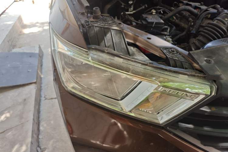 Used Wuling Hongguang 2019 1.5L S Basic Version China VI Standard LAR Right Front Headlight