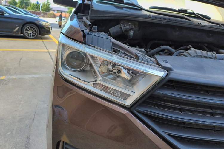 Used Wuling Hongguang 2019 1.5L S Comfort Edition China VI LAR Right Front Headlight