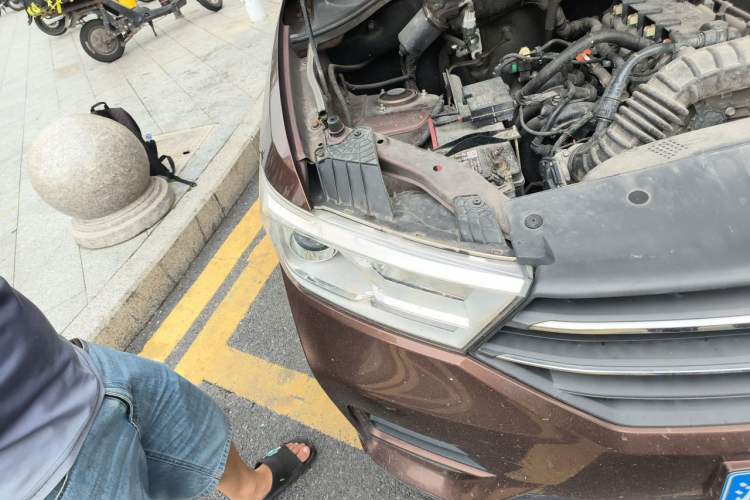 Used Wuling Hongguang 2019 1.5L S Comfort Edition China VI LAR Right Front Headlight