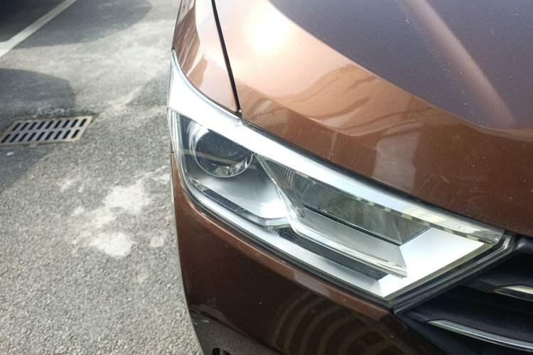 Used Wuling Hongguang 2019 1.5L S Standard Version China VI LAR Right Front Headlight
