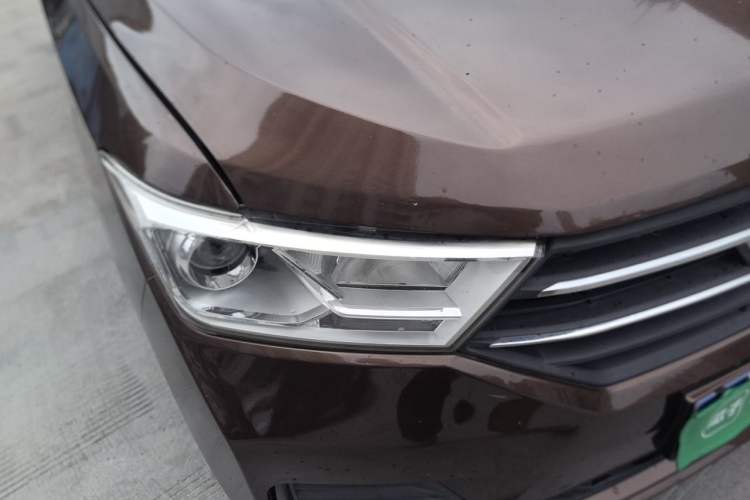 Used Wuling Hongguang 2019 1.5L S Comfort Edition China VI LAR Right Front Headlight