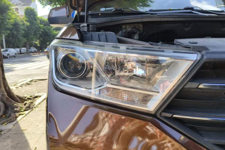 Used Wuling Hongguang 2019 1.5L S Comfort Edition China VI LAR Right Front Headlight