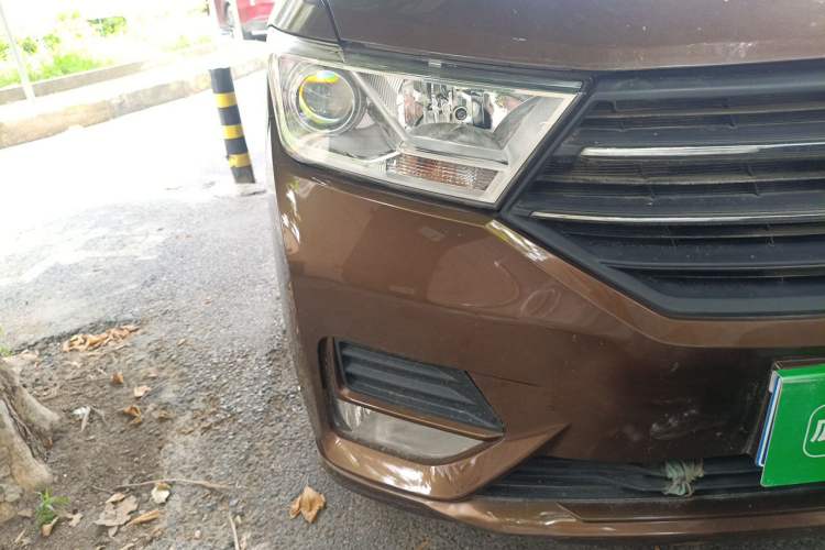 Used Wuling Hongguang 2019 1.5L S Comfort Edition China VI LAR Right Front Headlight