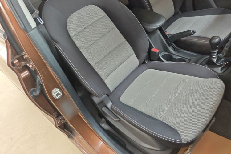 Used Wuling Hongguang 2019 1.5L S Basic Version China VI Standard LAR Right Front Seat