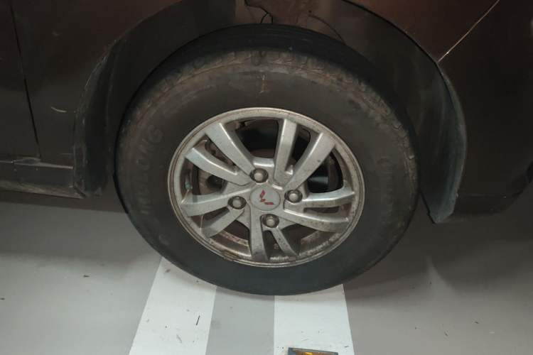 Used Wuling Hongguang 2019 1.5L S Standard Version China VI LAR Right Front Wheel Hub