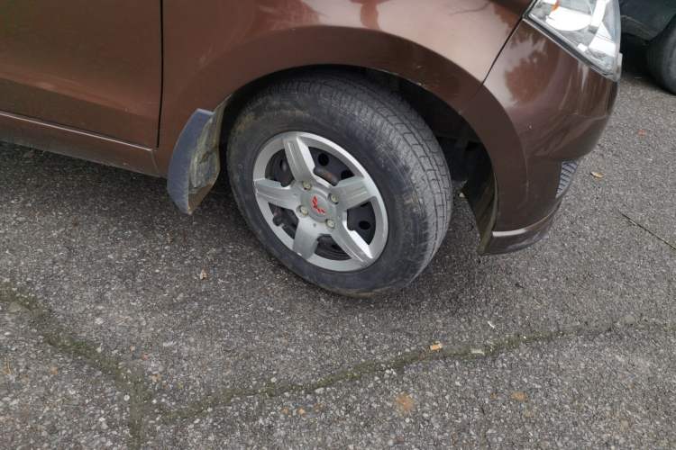 Used Wuling Hongguang 2019 1.5L S Base Version L2B Right Front Wheel Hub