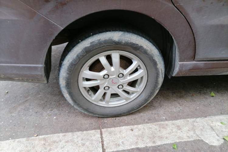 Used Wuling Hongguang 2019 1.5L S Comfort Edition China VI LAR Right Front Wheel Hub