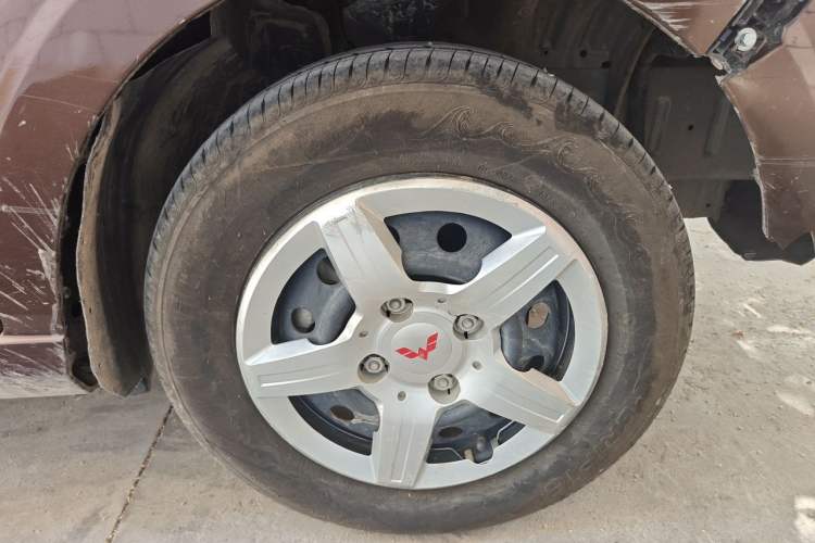 Used Wuling Hongguang 2019 1.5L S Basic Version China VI Standard LAR Right Front Wheel Hub