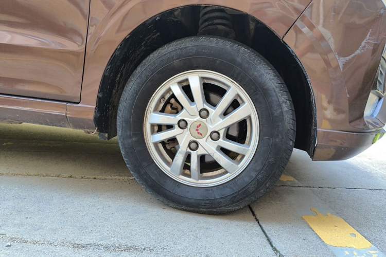 Used Wuling Hongguang 2019 1.5L S Comfort Edition China VI LAR Right Front Wheel Hub