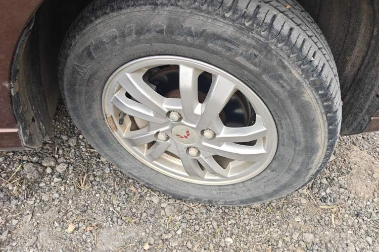 Used Wuling Hongguang 2019 1.5L S Standard Version China VI LAR Right Front Wheel Hub
