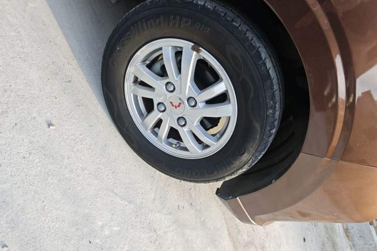 Used Wuling Hongguang 2019 1.5L S Base Version L2B Right Front Wheel Hub