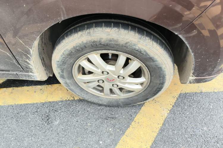 Used Wuling Hongguang 2019 1.5L S Comfort Edition China VI LAR Right Front Wheel Hub