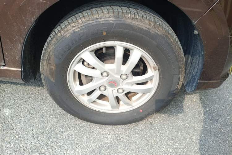 Used Wuling Hongguang 2019 1.5L S Standard Version China VI LAR Right Front Wheel Hub