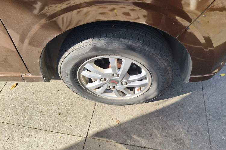 Used Wuling Hongguang 2019 1.5L S Comfort Edition China VI LAR Right Front Wheel Hub