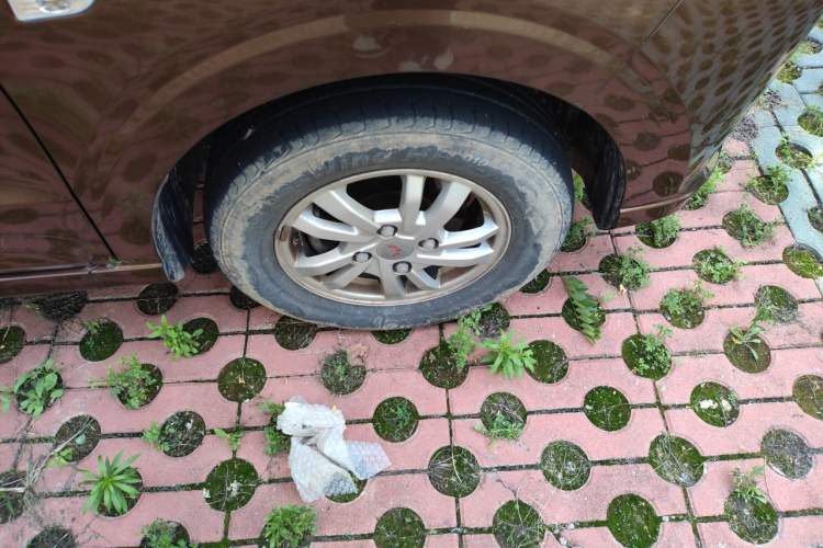 Used Wuling Hongguang 2019 1.5L S Standard Version China VI LAR Right Front Wheel Hub