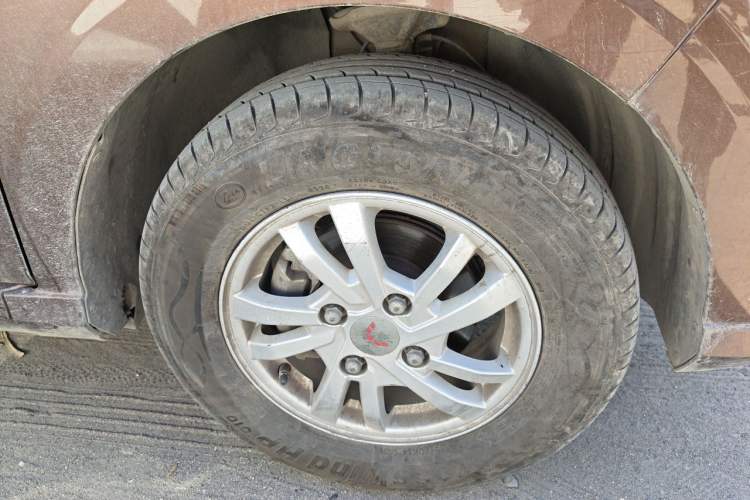 Used Wuling Hongguang 2019 1.5L S Standard Version China VI LAR Right Front Wheel Hub