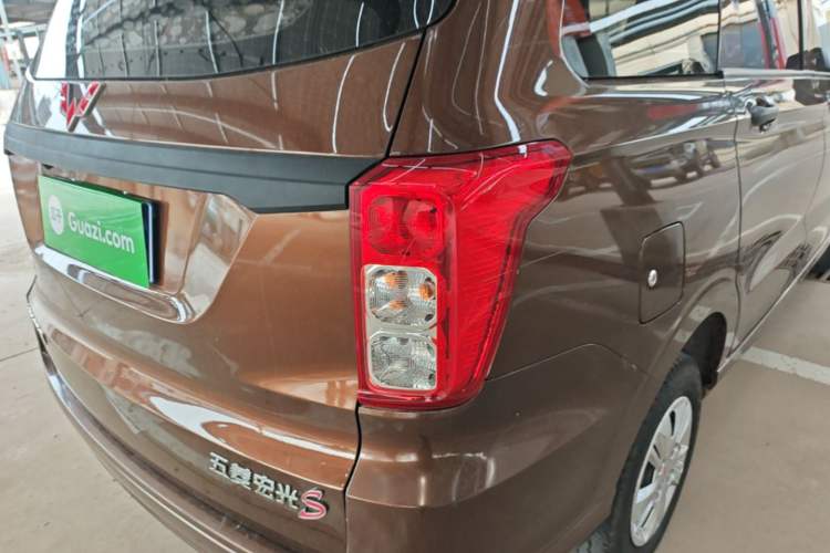 Used Wuling Hongguang 2019 1.5L S Basic Version China VI Standard LAR Right Rear Taillight