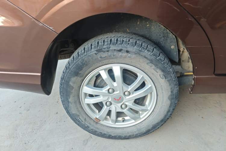 Used Wuling Hongguang 2019 1.5L S Standard Version China VI LAR Right Rear Wheel Hub