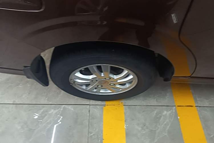 Used Wuling Hongguang 2019 1.5L S Standard Version China VI LAR Right Rear Wheel Hub