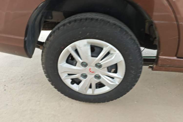 Used Wuling Hongguang 2019 1.5L S Basic Version China VI Standard LAR Right Rear Wheel Hub