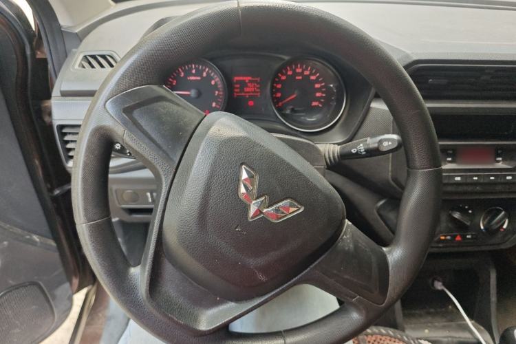 Used Wuling Hongguang 2019 1.5L S Basic Version China VI Standard LAR Steering Wheel