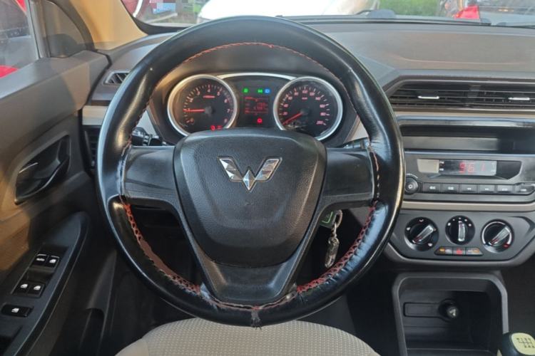 Used Wuling Hongguang 2019 1.5L S Standard Version China VI LAR Steering Wheel
