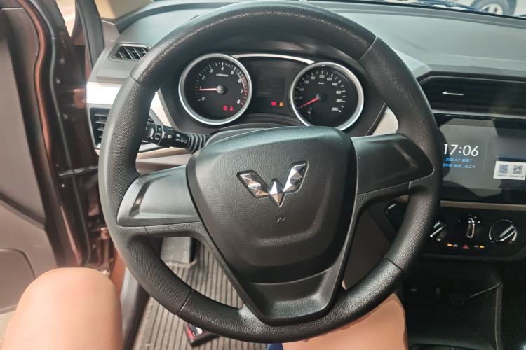 Used Wuling Hongguang 2019 1.5L S Comfort Edition China VI LAR Steering Wheel