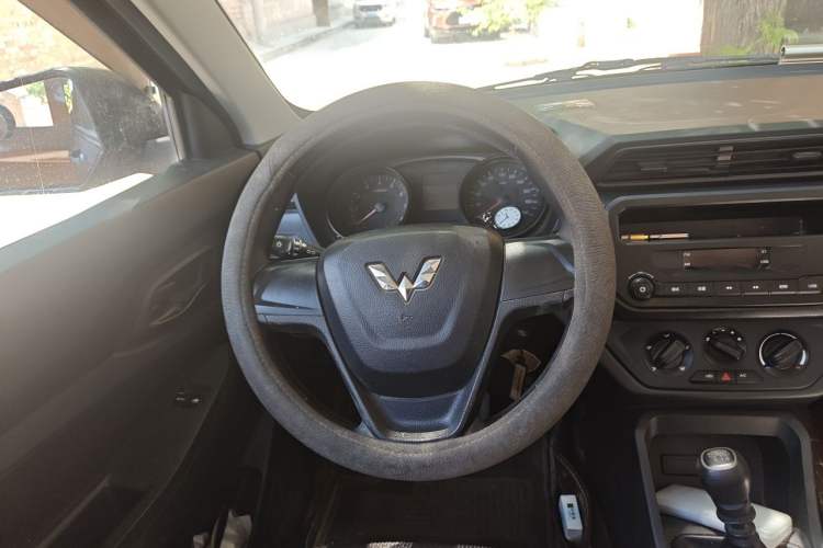 Used Wuling Hongguang 2019 1.5L S Basic Version China VI Standard LAR Steering Wheel