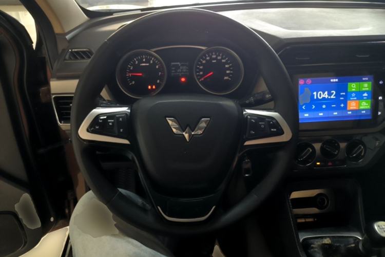 Used Wuling Hongguang 2019 1.5L S Comfort Edition China VI LAR Steering Wheel