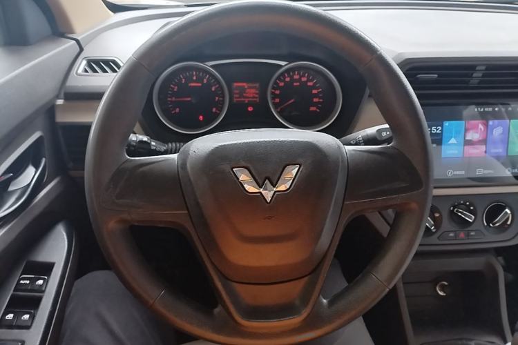 Used Wuling Hongguang 2019 1.5L S Standard Version China VI LAR Steering Wheel