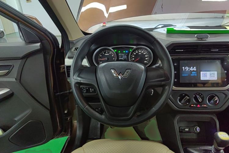 Used Wuling Hongguang 2019 1.5L S Comfort Edition China VI LAR Steering Wheel