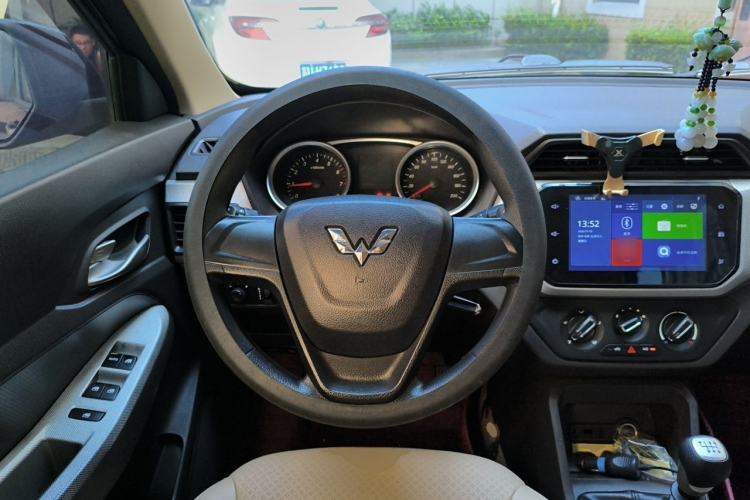 Used Wuling Hongguang 2019 1.5L S Comfort Edition China VI LAR Steering Wheel