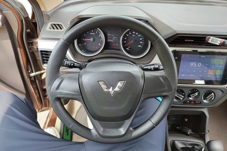Used Wuling Hongguang 2019 1.5L S Comfort Edition China VI LAR Steering Wheel