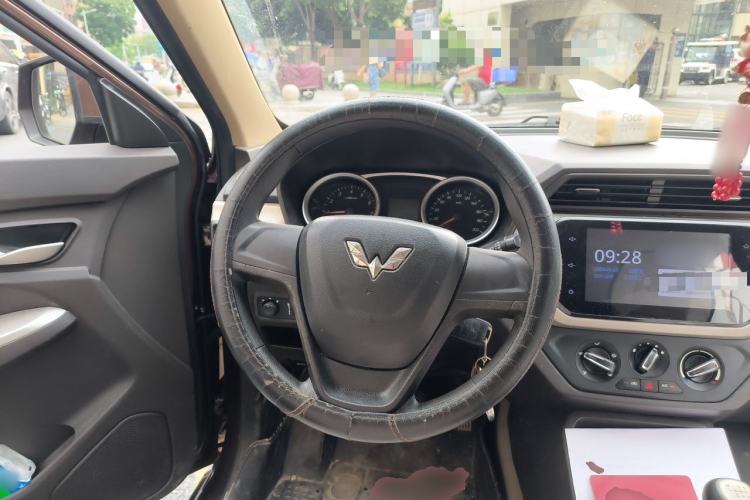 Used Wuling Hongguang 2019 1.5L S Comfort Edition China VI LAR Steering Wheel