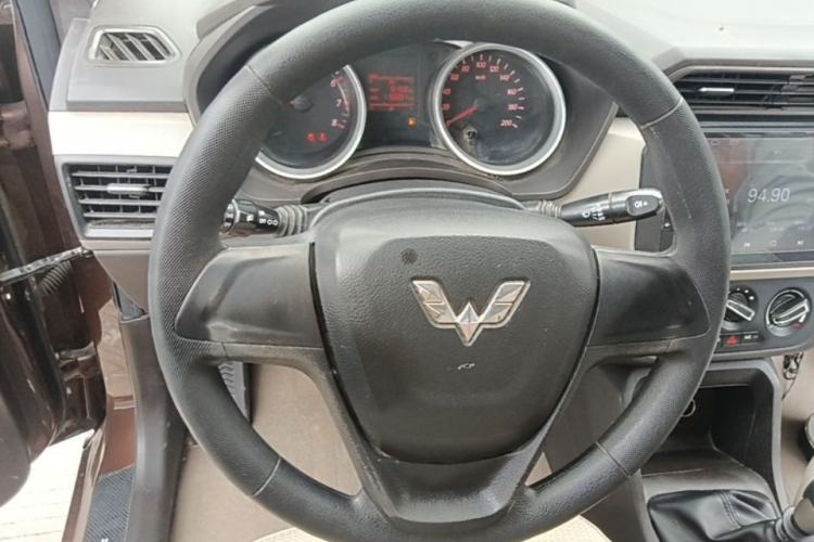 Used Wuling Hongguang 2019 1.5L S Standard Version China VI LAR Steering Wheel