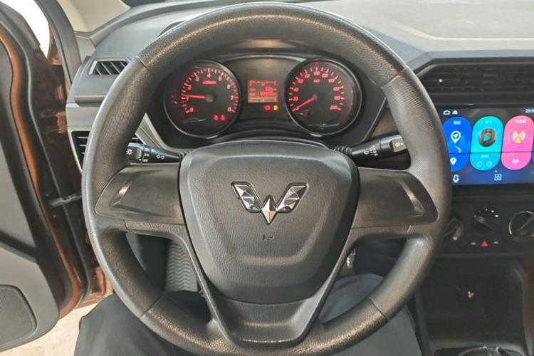 Used Wuling Hongguang 2019 1.5L S Basic Version China VI Standard LAR Steering Wheel