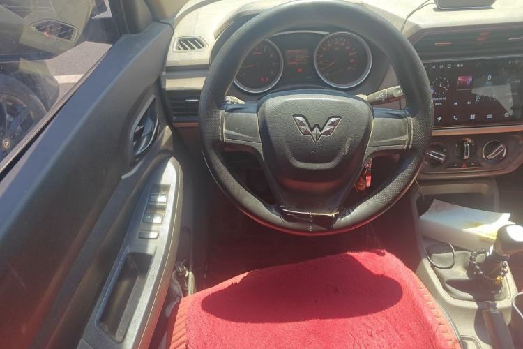 Used Wuling Hongguang 2019 1.5L S Standard Version China VI LAR Steering Wheel