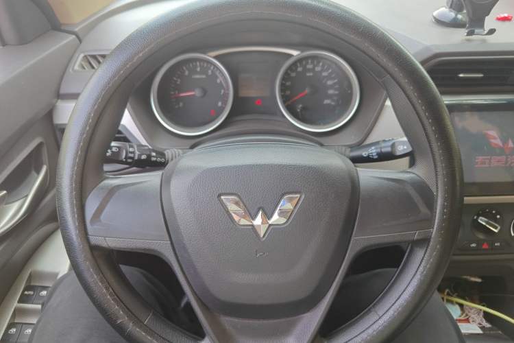 Used Wuling Hongguang 2019 1.5L S Comfort Edition China VI LAR Steering Wheel