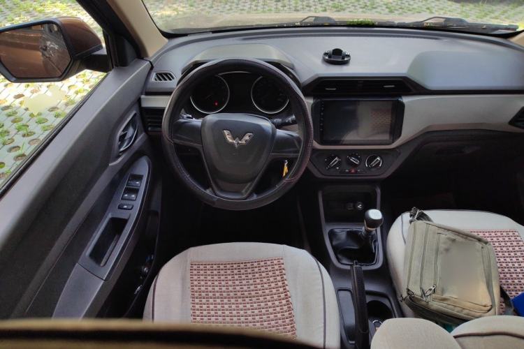 Used Wuling Hongguang 2019 1.5L S Standard Version China VI LAR Steering Wheel