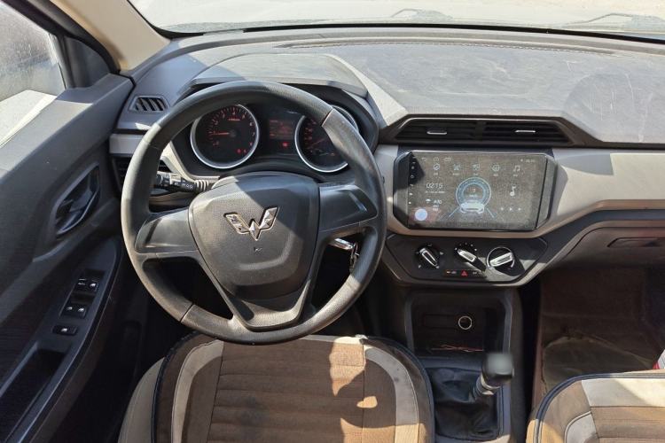 Used Wuling Hongguang 2019 1.5L S Standard Version China VI LAR Steering Wheel