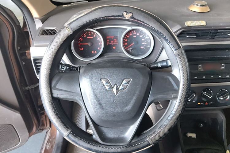Used Wuling Hongguang 2019 1.5L S Standard Version China VI LAR Steering Wheel