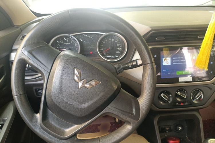 Used Wuling Hongguang 2019 1.5L S Comfort Edition China VI LAR Steering Wheel