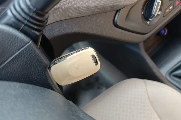 Used Wuling Hongguang 2019 1.5L S Base Version L2B Vehicle Key