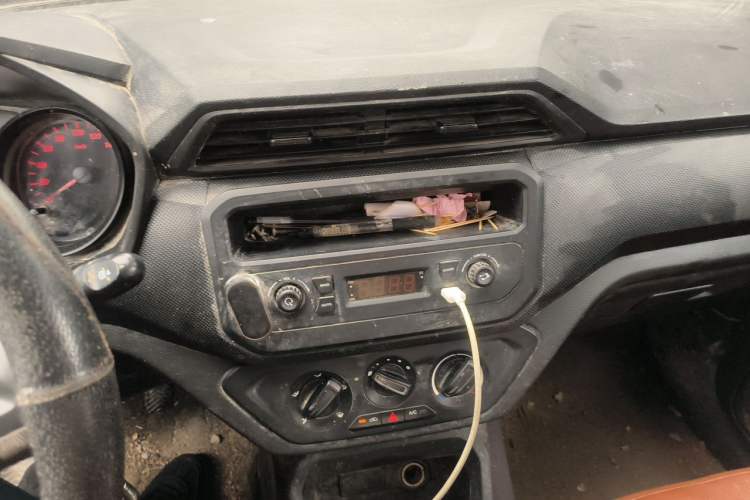 Used Wuling Hongguang 2019 1.5L S Basic Version China VI Standard LAR Audio And AC Panel