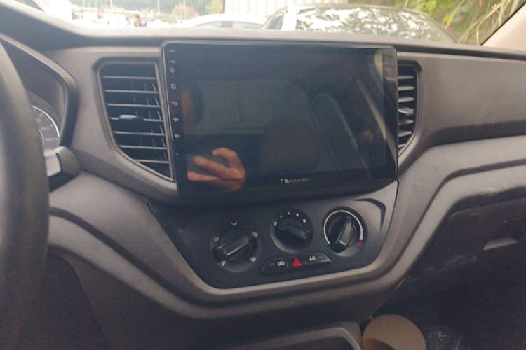 Used Wuling Hongguang 2019 1.5L S Basic Window-Sealed Vehicle China VI LAR Audio And AC Panel