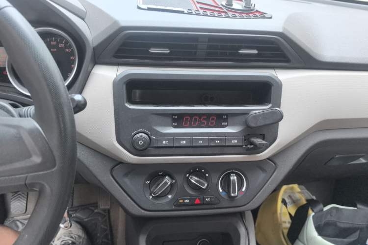 Used Wuling Hongguang 2019 1.5L S Standard Version China VI LAR Audio And AC Panel