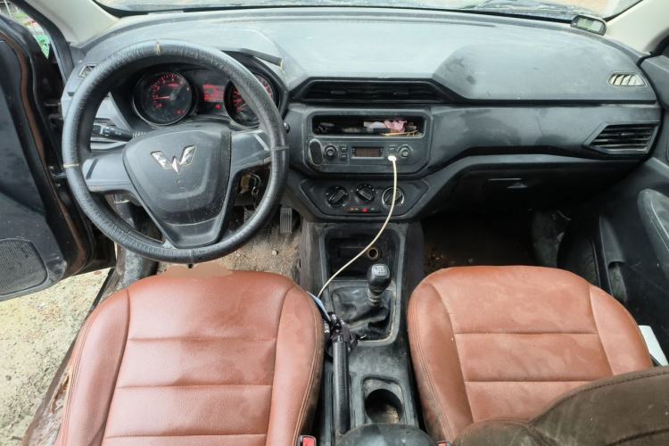 Used Wuling Hongguang 2019 1.5L S Basic Version China VI Standard LAR Center Console
