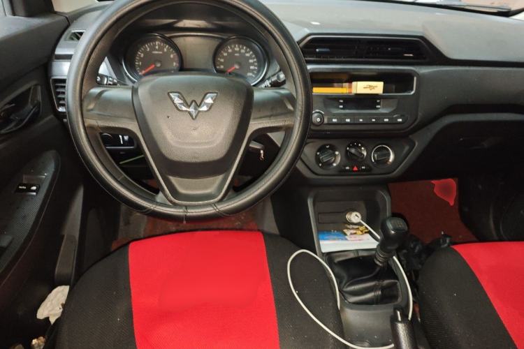Used Wuling Hongguang 2019 1.5L S Basic Version China VI Standard LAR Center Console
