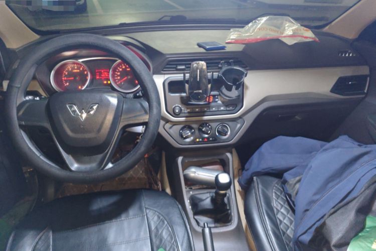 Used Wuling Hongguang 2019 1.5L S Standard Version China VI LAR Center Console
