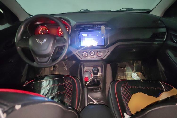 Used Wuling Hongguang 2019 1.5L S Basic Version China VI Standard LAR Center Console